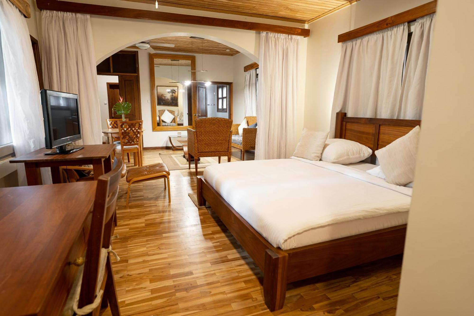 Esther'S Hotel 아크라 외부 사진