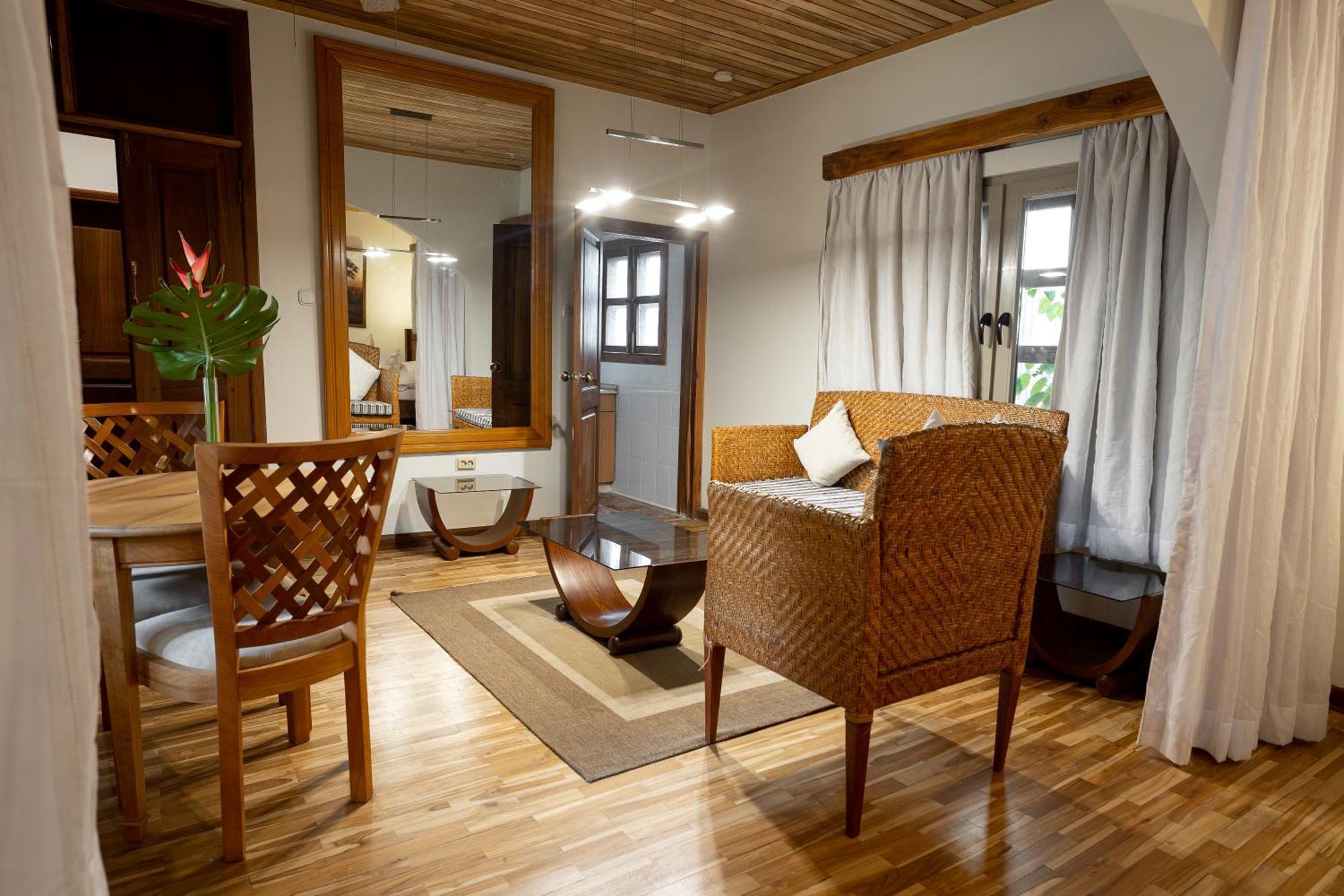Esther'S Hotel 아크라 외부 사진