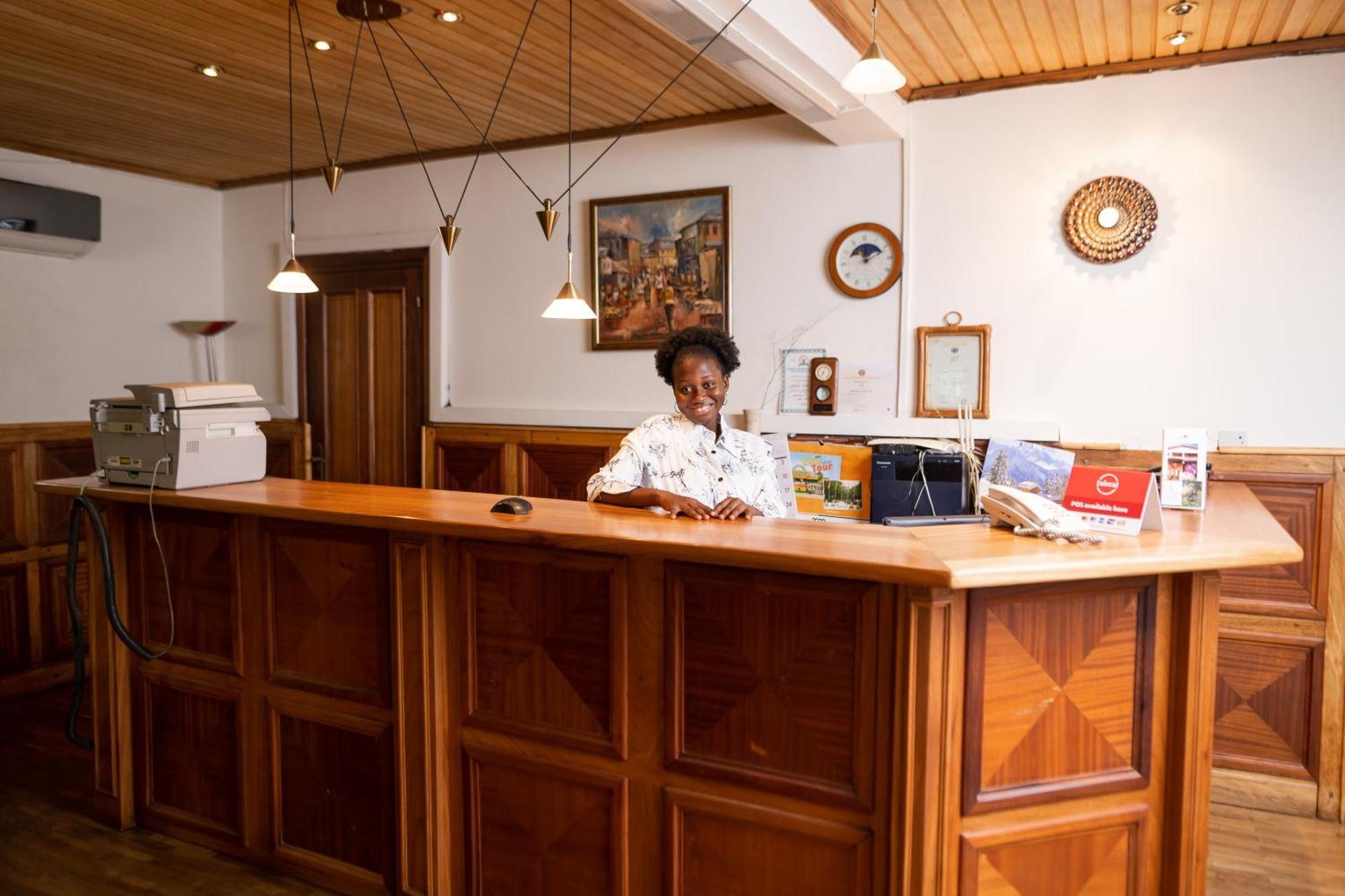 Esther'S Hotel 아크라 외부 사진