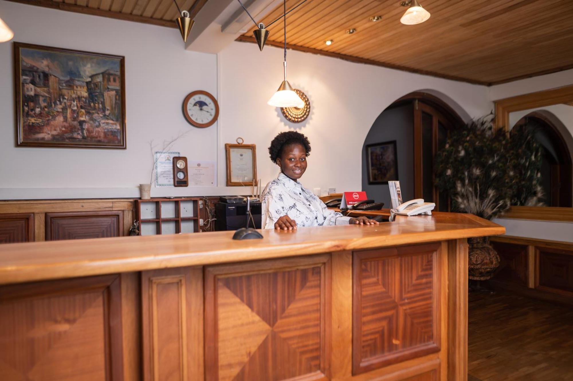 Esther'S Hotel 아크라 외부 사진